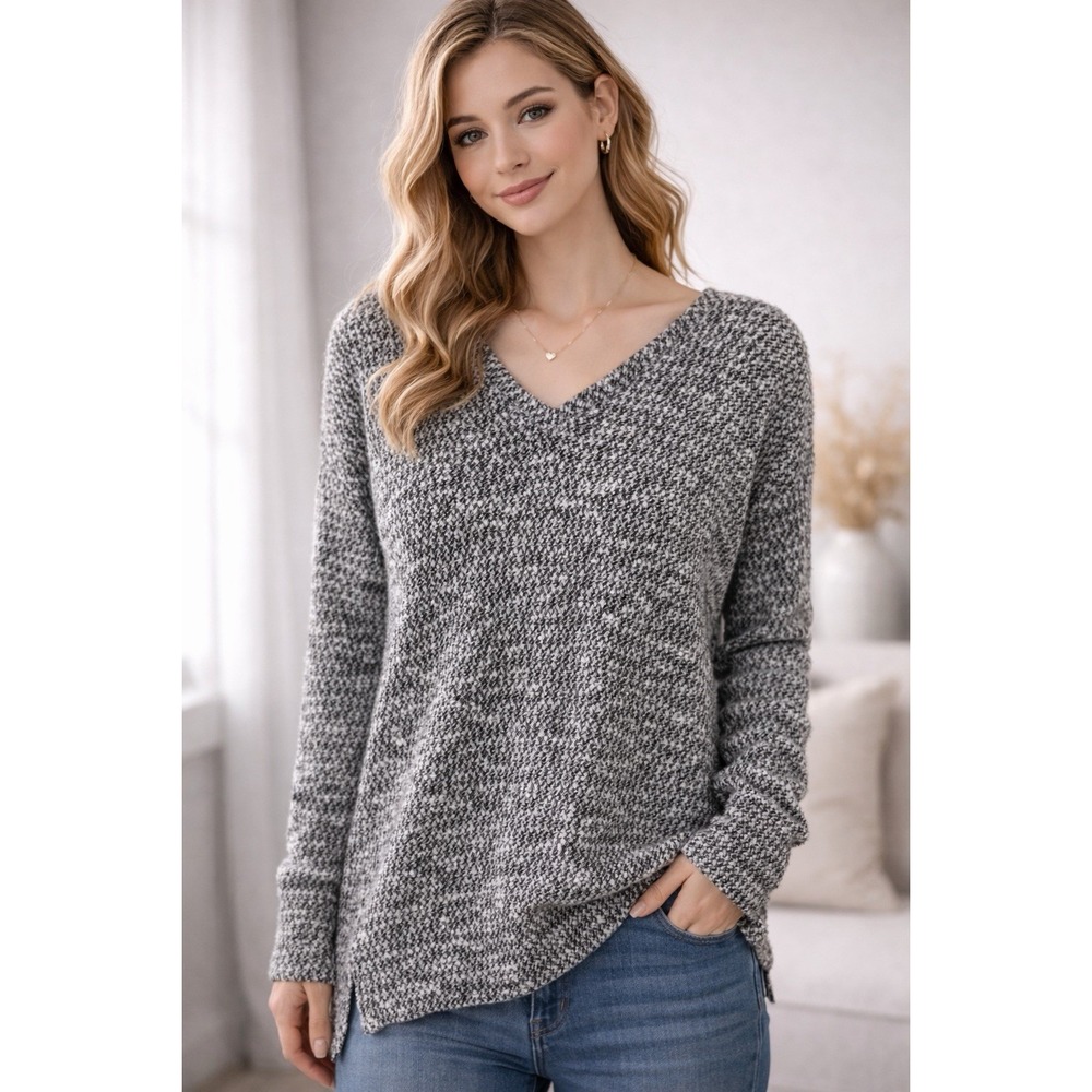 G.H. Bass Sweater Women XS Black White V-Neck Marled Knit Long Sleeve